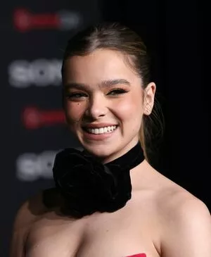 Hailee Steinfeld Onlyfans Leaked Nude Image #8X8DQg8qgs