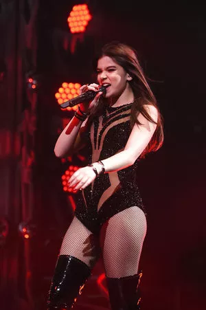 Hailee Steinfeld Onlyfans Leaked Nude Image #Fxy9a66k4R