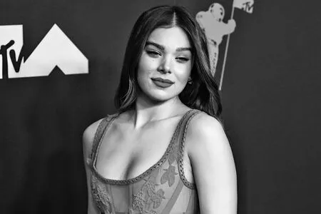 Hailee Steinfeld Onlyfans Leaked Nude Image #HUwLJcZMLM