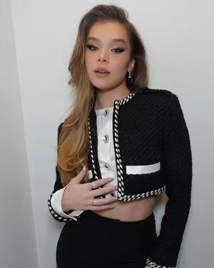 Hailee Steinfeld Onlyfans Leaked Nude Image #KO9vbHSHrK