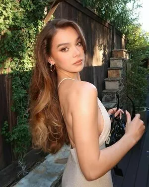 Hailee Steinfeld Onlyfans Leaked Nude Image #KaCqG2y1zl