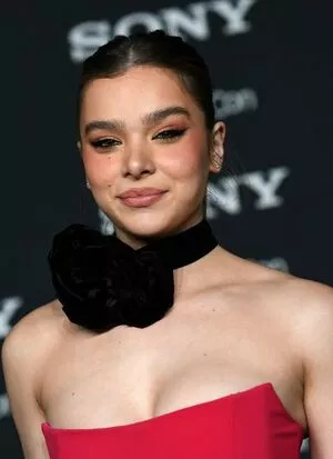 Hailee Steinfeld Onlyfans Leaked Nude Image #M2LbF9mjuD