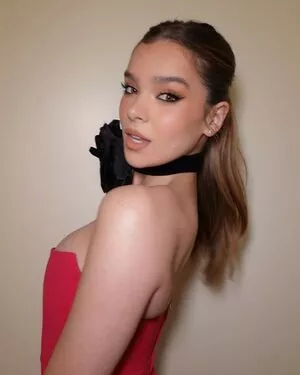 Hailee Steinfeld Onlyfans Leaked Nude Image #MpKuMmPjEp