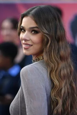 Hailee Steinfeld Onlyfans Leaked Nude Image #OctaoCfJmb