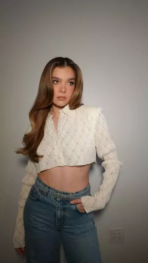 Hailee Steinfeld Onlyfans Leaked Nude Image #RlPFy2azoj