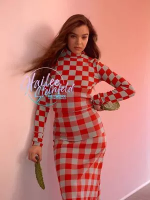 Hailee Steinfeld Onlyfans Leaked Nude Image #S0z3nho5Dl