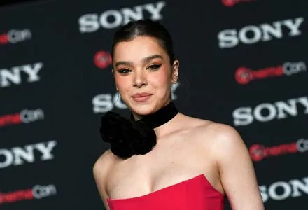 Hailee Steinfeld Onlyfans Leaked Nude Image #VjC1XNh8oU