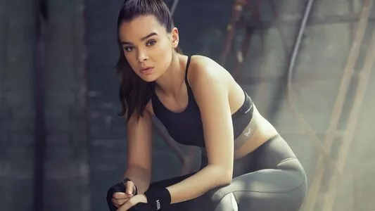 Hailee Steinfeld Onlyfans Leaked Nude Image #YDzS9zIDDi