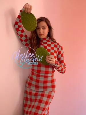 Hailee Steinfeld Onlyfans Leaked Nude Image #ddEVXIsi5l