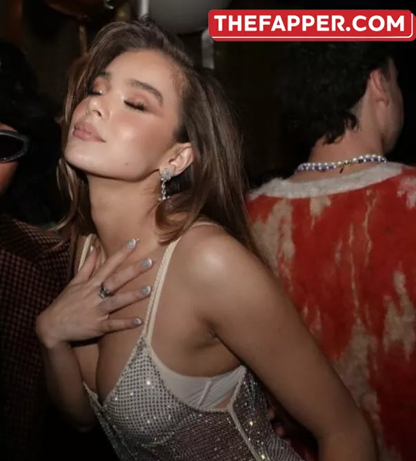 Hailee Steinfeld  Onlyfans Leaked Nude Image #npZqxmEX5I