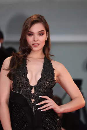 Hailee Steinfeld Onlyfans Leaked Nude Image #pjyBUzsXyO