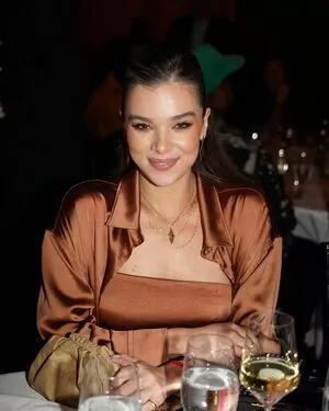 Hailee Steinfeld Onlyfans Leaked Nude Image #rDAc2Go3e0