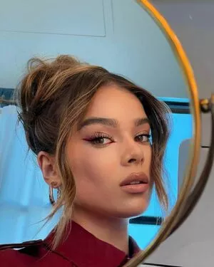 Hailee Steinfeld Onlyfans Leaked Nude Image #tWAzj7IVfC