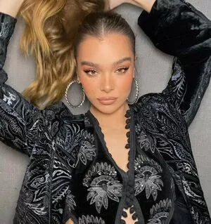 Hailee Steinfeld Onlyfans Leaked Nude Image #xGOboaivJR