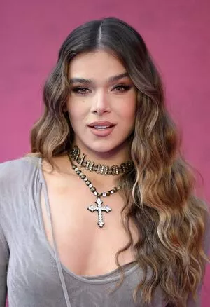 Hailee Steinfeld Onlyfans Leaked Nude Image #xiDjtGU4XN