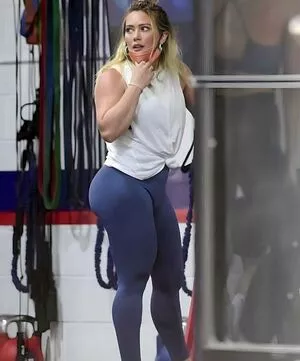 Hilary Duff OnlyFans Leak 1qYfBeyvvJ