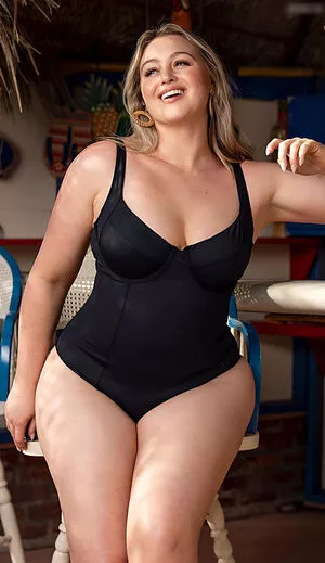 Iskra Lawrence OnlyFans Leak AVMqMxTwbV