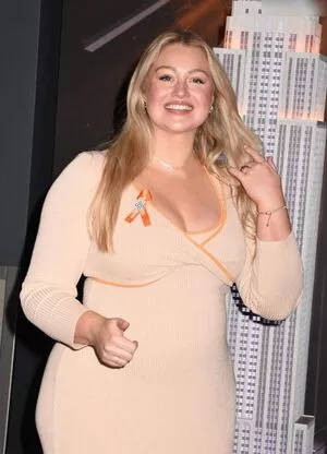 Iskra Lawrence OnlyFans Leak XBBeGEQSrA