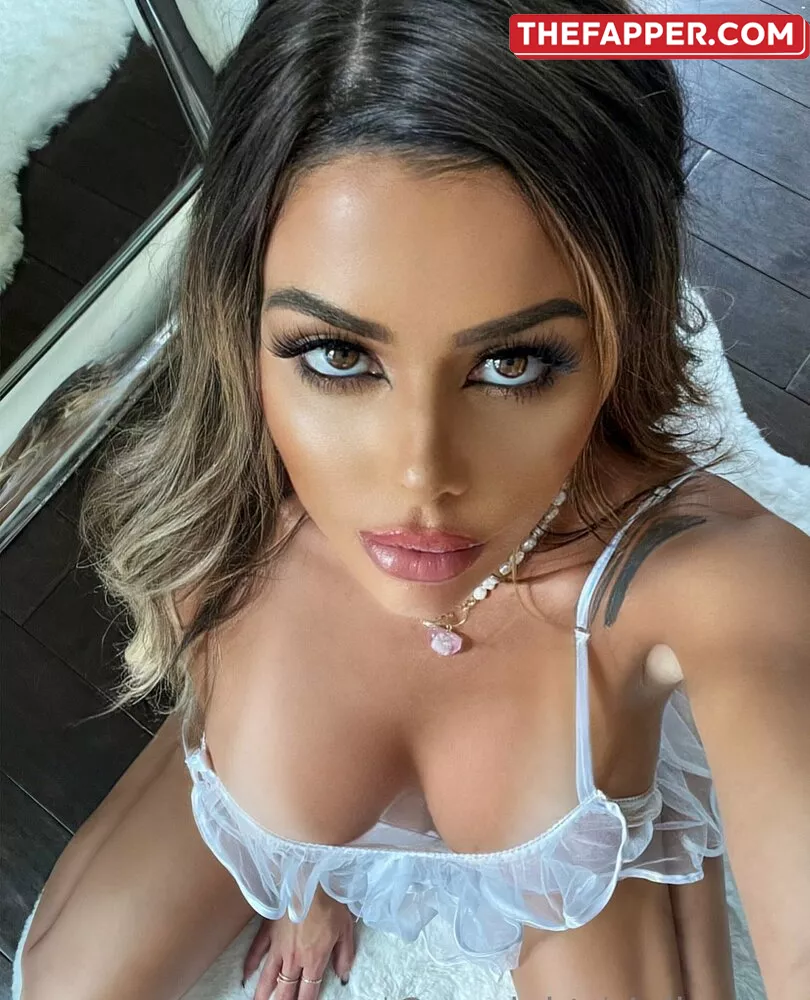 Juli.annee  Onlyfans Leaked Nude Image #d7xg52BEtJ