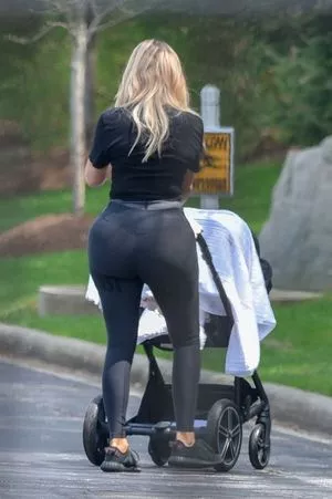 Khloe Kardashian Onlyfans Leaked Nude Image #eFla0jciN1