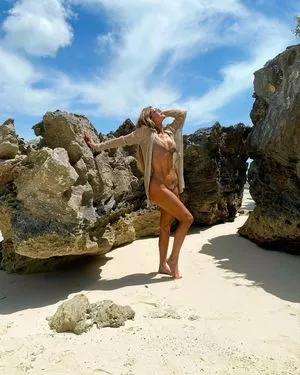 Khloe Kardashian Onlyfans Leaked Nude Image #sdK7oG2qH2