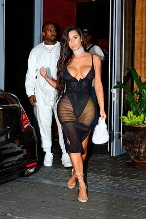 Kim Kardashian Onlyfans Leaked Nude Image #Yx8u33lgjm