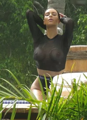 Kim Kardashian Onlyfans Leaked Nude Image #i0bnI1X720