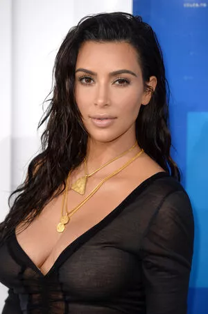 Kim Kardashian Onlyfans Leaked Nude Image #tVH5bE1NGD