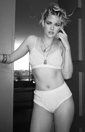 Kristen Stewart Onlyfans Leaked Nude Image #g44B4YDyg0
