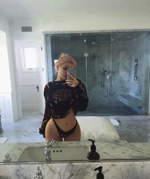 Kylie Jenner Onlyfans Leaked Nude Image #PK442rfKQq