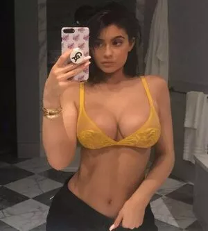 Kylie Jenner Onlyfans Leaked Nude Image #myKwM7Nyhs