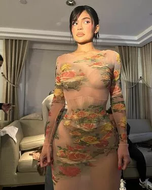 Kylie Jenner Onlyfans Leaked Nude Image #nT40s6ax49