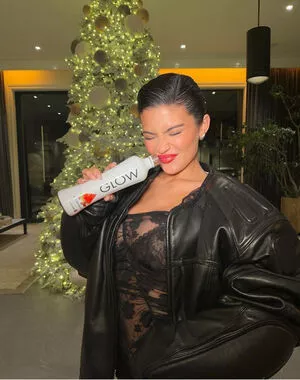 Kylie Jenner Onlyfans Leaked Nude Image #tUZnrTRwId