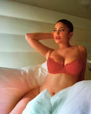 Kylie Jenner Onlyfans Leaked Nude Image #x9CkfiltGr