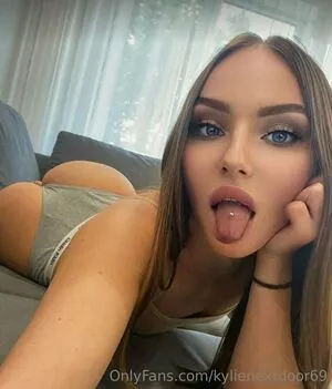 Kylienextdoor69 Onlyfans Leaked Nude Image #1XJRMn3ysL