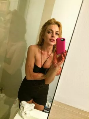 Lindsay Lohan OnlyFans Leak dBUlNFuthK