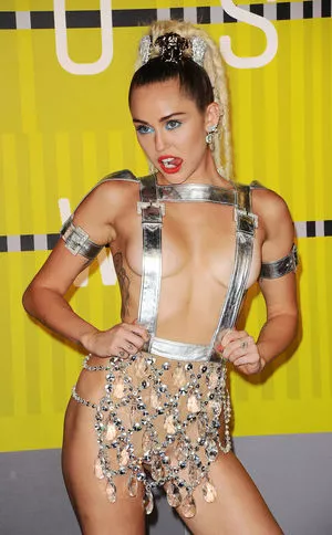 Miley Cyrus Onlyfans Leaked Nude Image #143H4TTgY0