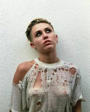 Miley Cyrus Onlyfans Leaked Nude Image #1I1Yit3Xl5