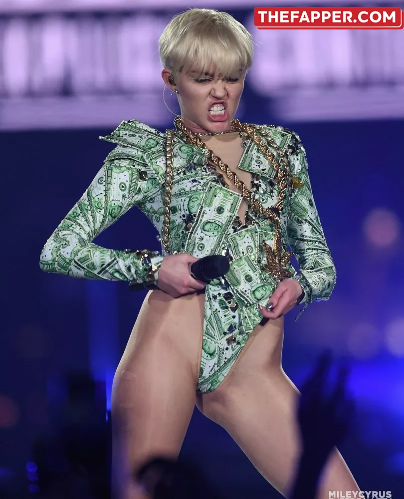 Miley Cyrus  Onlyfans Leaked Nude Image #3wY1KHVM1v