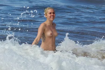 Miley Cyrus Onlyfans Leaked Nude Image #6IlN9Pzvt9