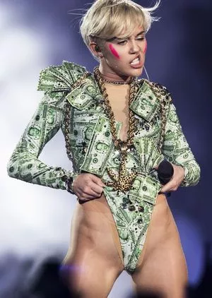 Miley Cyrus Onlyfans Leaked Nude Image #7O2PFgT9pS