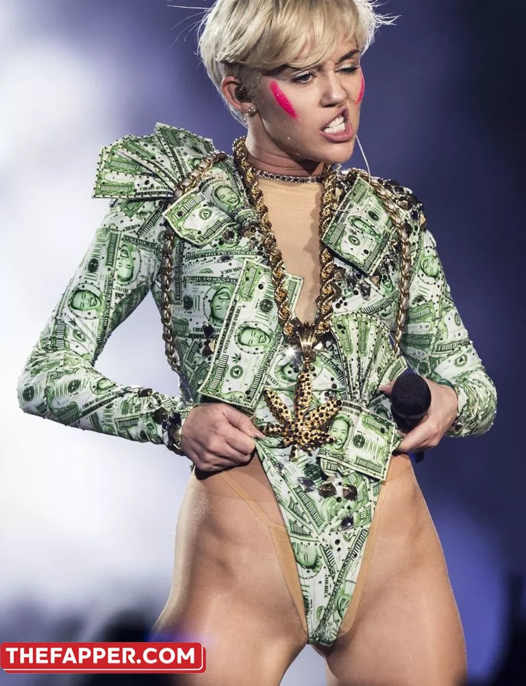 Miley Cyrus  Onlyfans Leaked Nude Image #7O2PFgT9pS