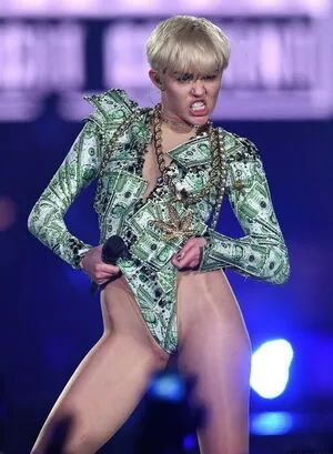 Miley Cyrus Onlyfans Leaked Nude Image #7vb19S00OC