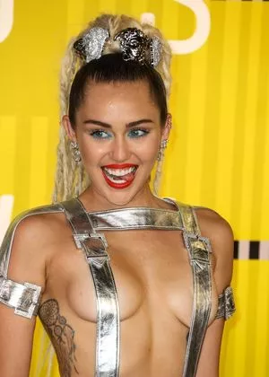 Miley Cyrus Onlyfans Leaked Nude Image #BM1xAzcD6c