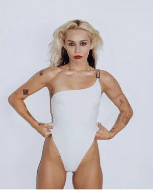 Miley Cyrus Onlyfans Leaked Nude Image #Ch7d16rCci