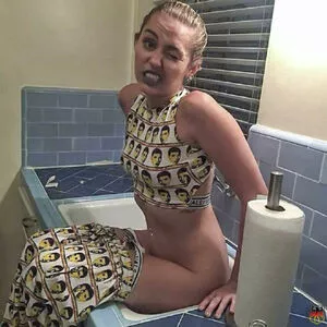Miley Cyrus Onlyfans Leaked Nude Image #JlGFttBJ2a