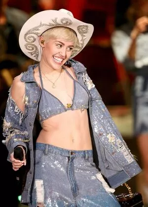 Miley Cyrus Onlyfans Leaked Nude Image #JqvVP7WDTl
