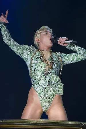 Miley Cyrus Onlyfans Leaked Nude Image #Tituay1tOk