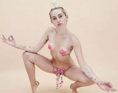 Miley Cyrus Onlyfans Leaked Nude Image #Uv0JigN9s2