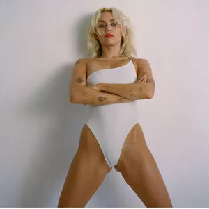 Miley Cyrus Onlyfans Leaked Nude Image #ViLzswzogK